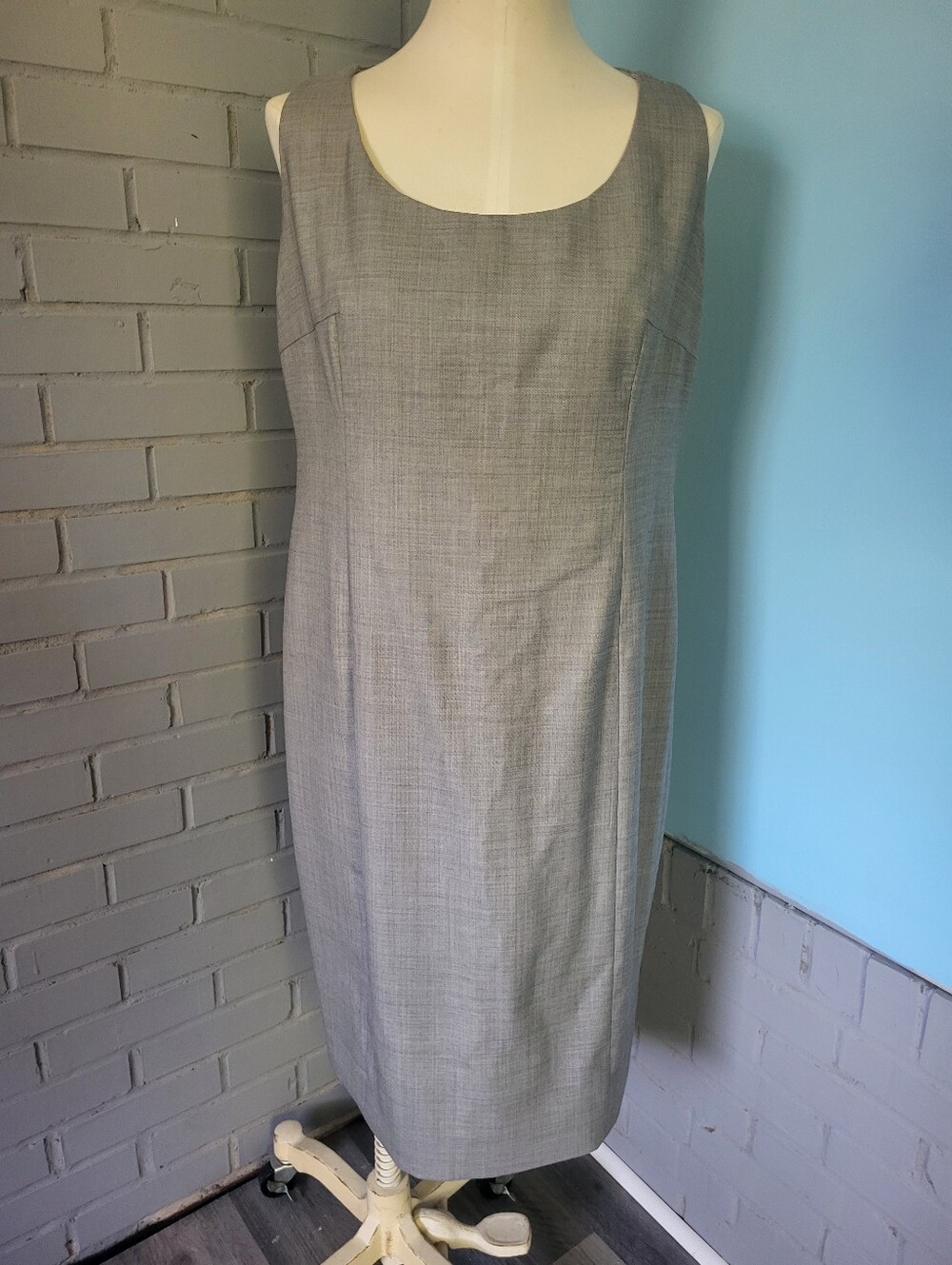 Akris Light Gray Sleeveless Sheath Midi Dress